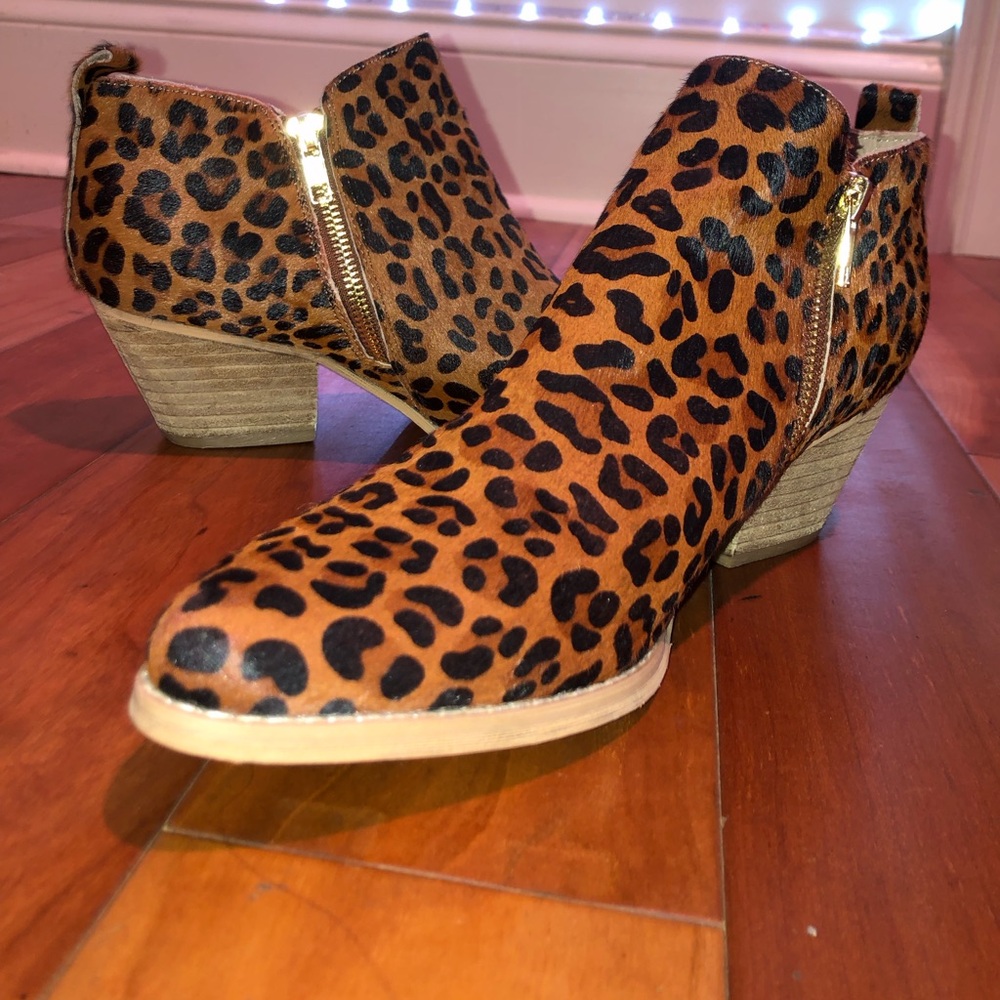 Very Volatile Leopard ankle boots